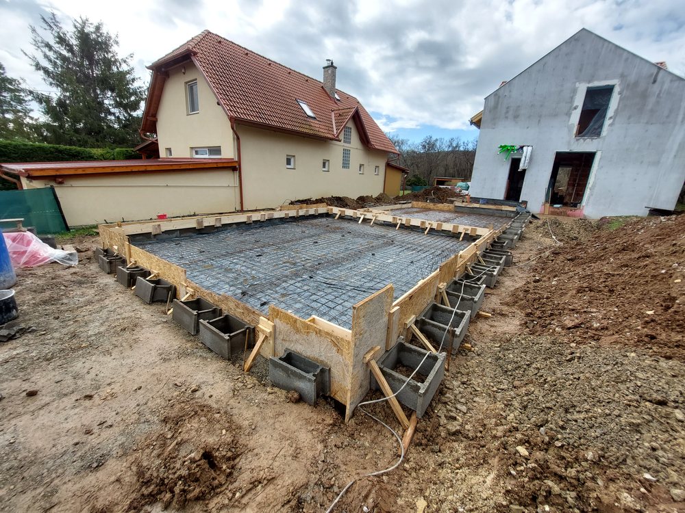 Garázs betonozás előtt