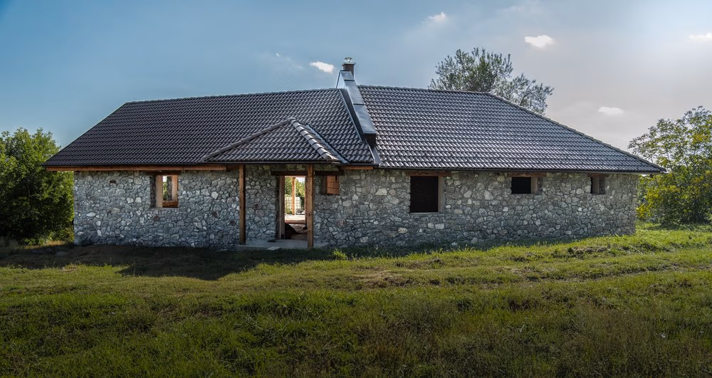 Szerkezetkész ház